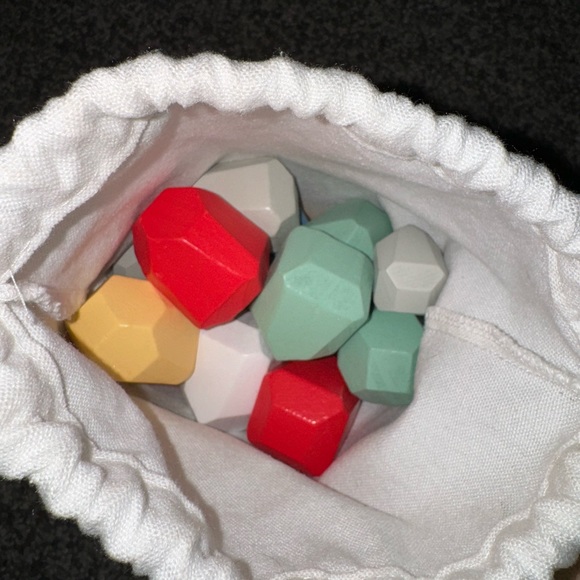 Stacking blocks - Picture 2 of 2